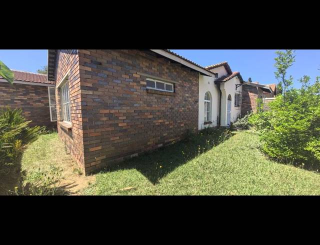 5 BEDROOM HOUSE FOR SALE IN FLEURHOF